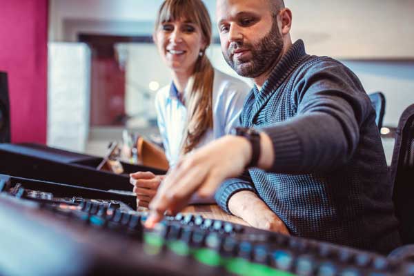 Choosing the Right DAW is Crucial for Beginning Music Producers